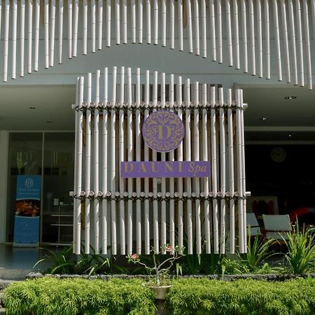 K Gallery Hotel Пасуруан Экстерьер фото