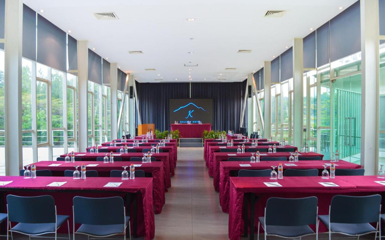 K Gallery Hotel Пасуруан Экстерьер фото