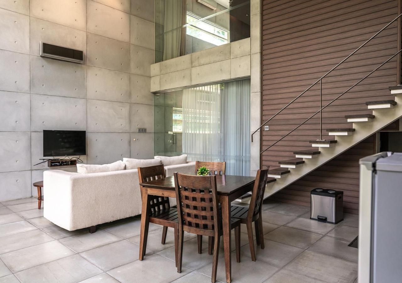 K Gallery Hotel Пасуруан Экстерьер фото